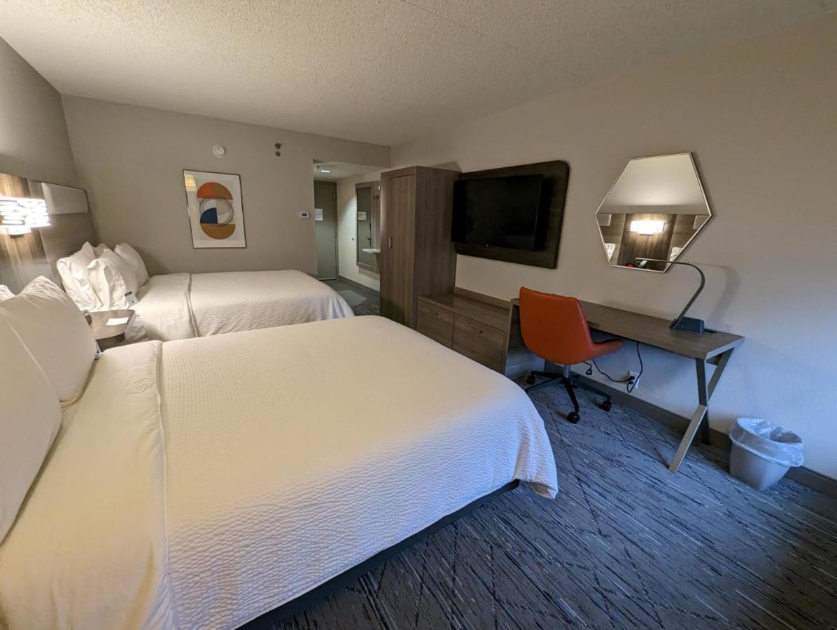 Holiday Inn Express Indianapolis Airport By Ihg Plainfield Bagian luar foto