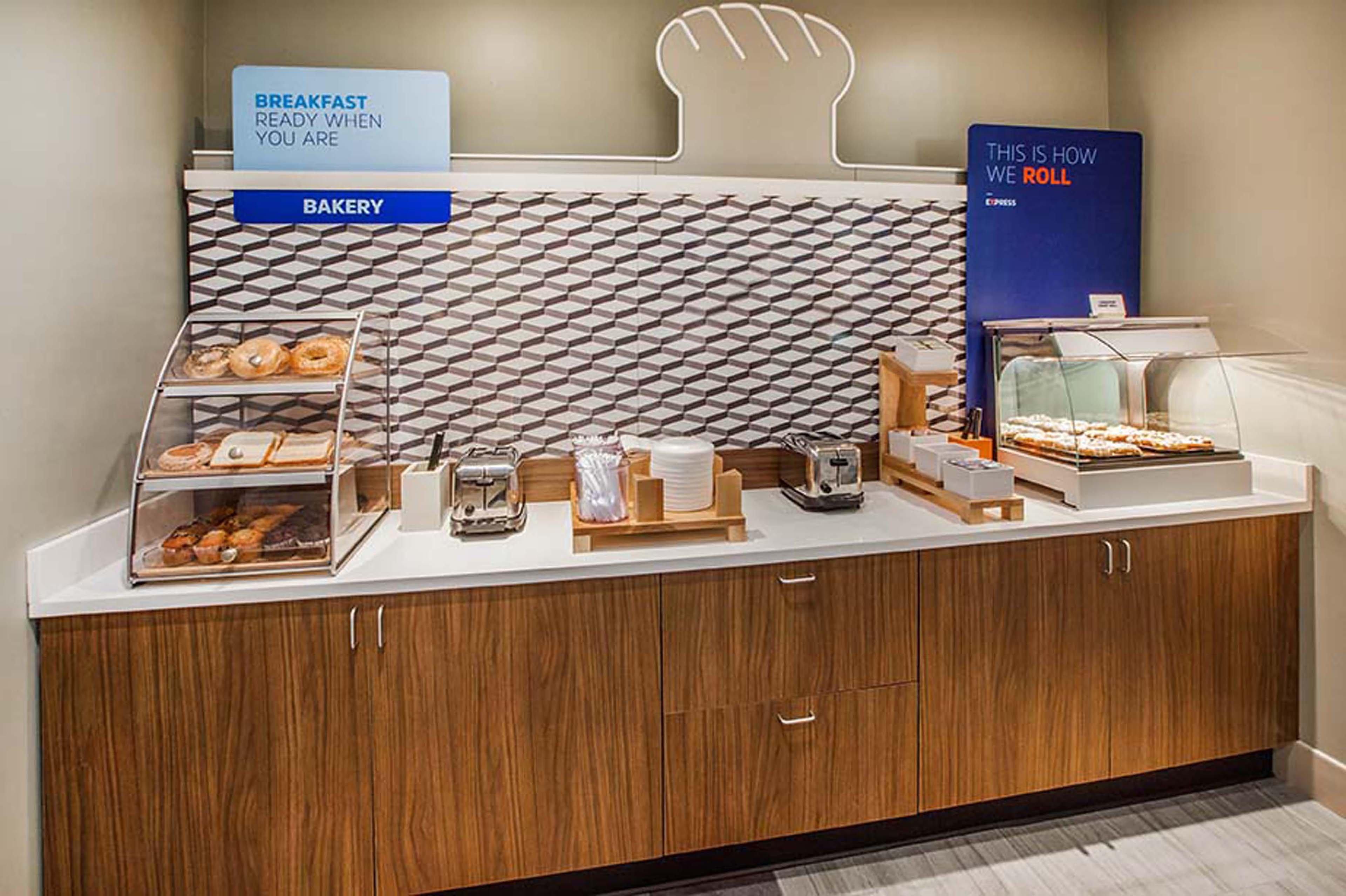 Holiday Inn Express Indianapolis Airport By Ihg Plainfield Bagian luar foto