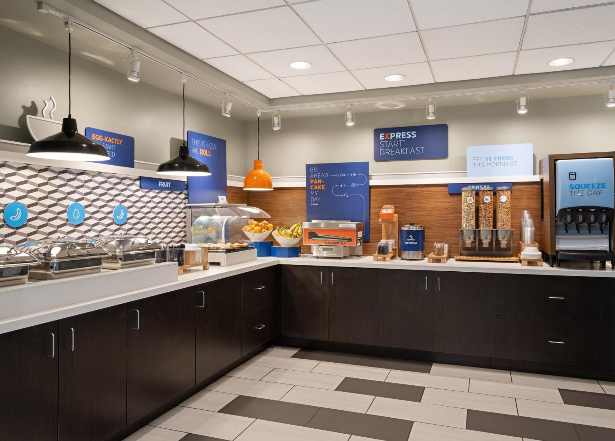 Holiday Inn Express Indianapolis Airport By Ihg Plainfield Bagian luar foto