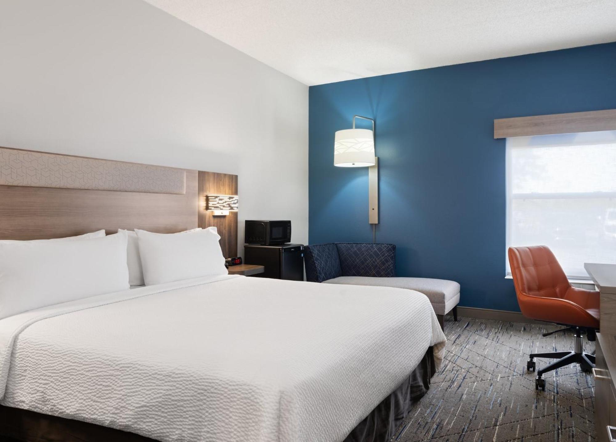 Holiday Inn Express Indianapolis Airport By Ihg Plainfield Bagian luar foto