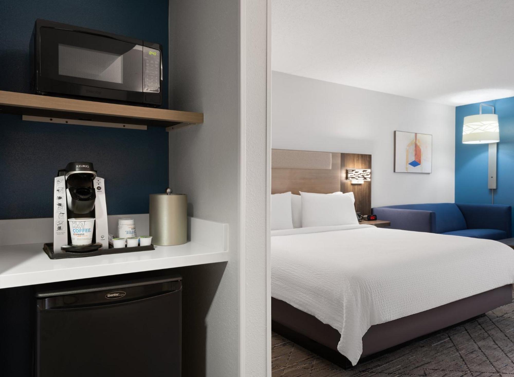 Holiday Inn Express Indianapolis Airport By Ihg Plainfield Bagian luar foto