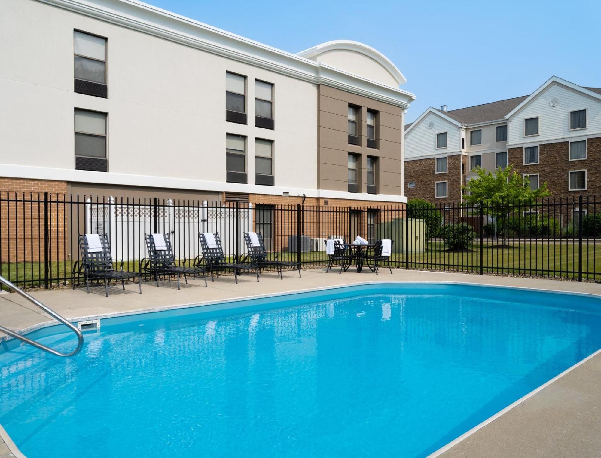 Holiday Inn Express Indianapolis Airport By Ihg Plainfield Bagian luar foto
